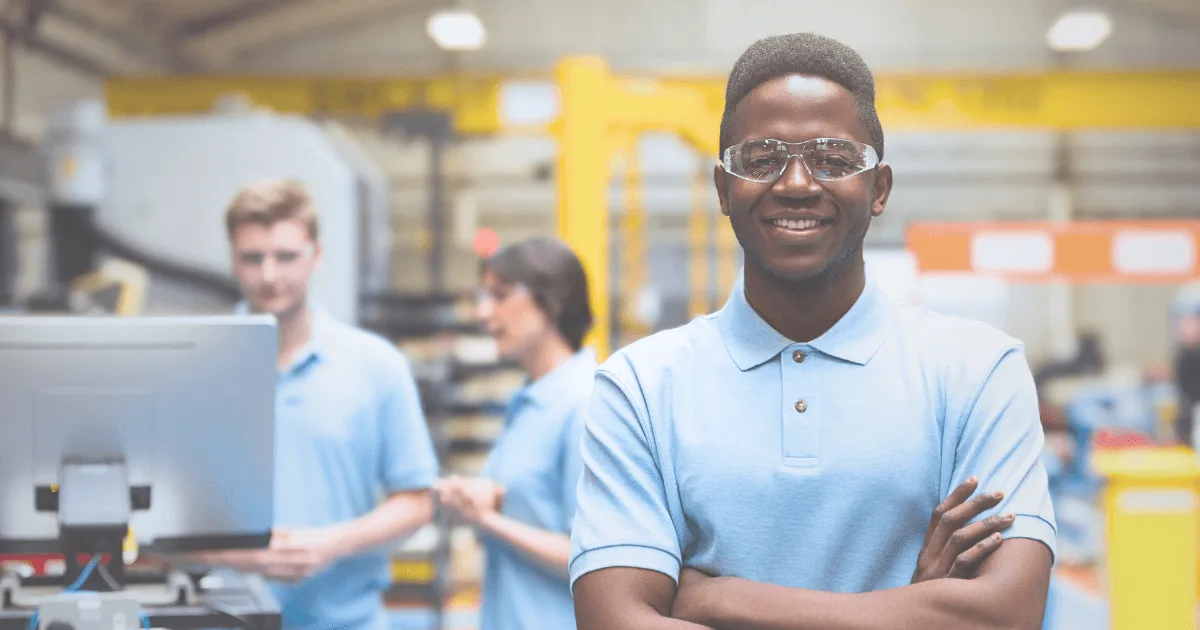 Apprenti CEIG dans un environnement industriel